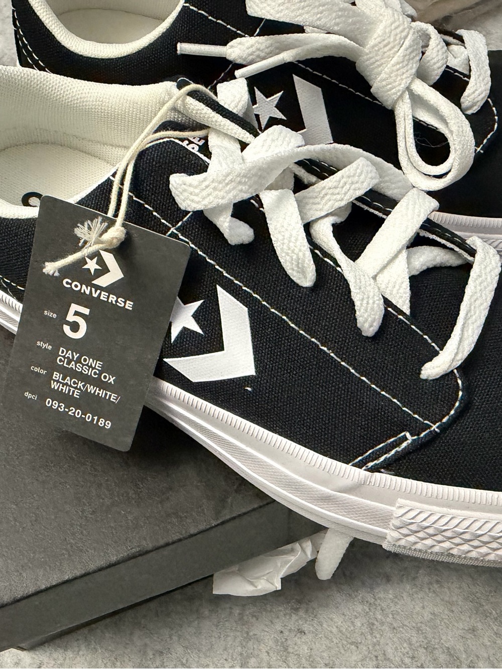 Converse Black & White Day One Classic Low Top Sneakers. M5 W6.5